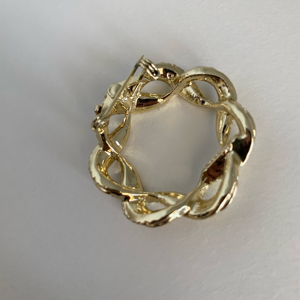 Vintage Gerry's Wreath Filigree Gold Tone Signed Brooch - Picture 7 of 7